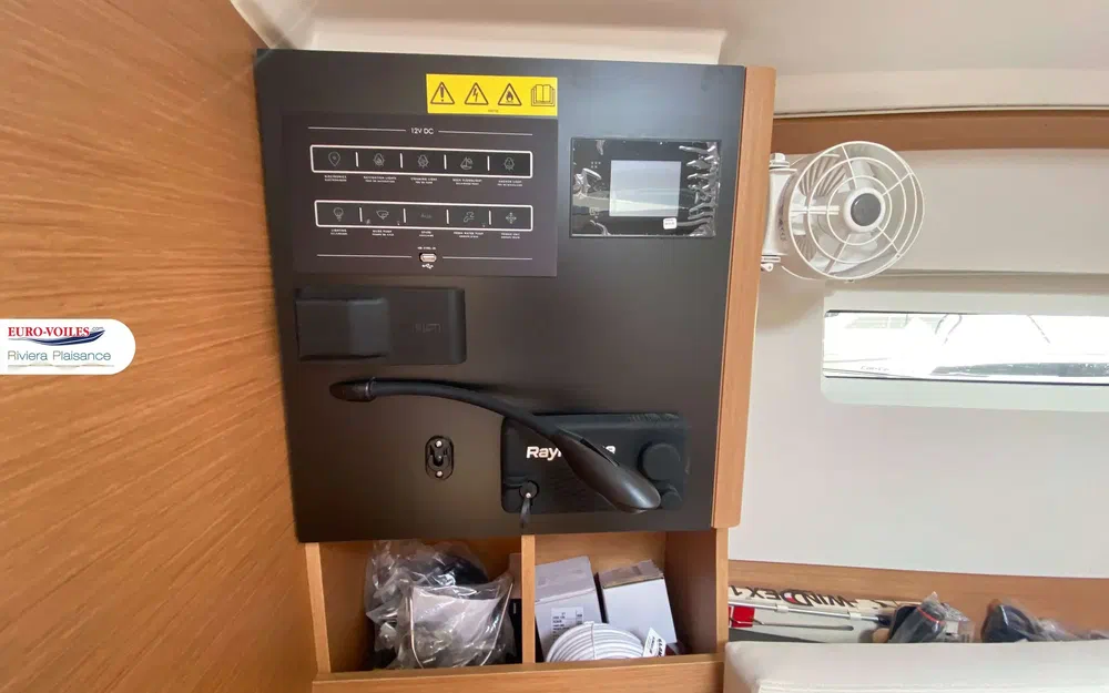 slider 19 Jeanneau sun odyssey 350