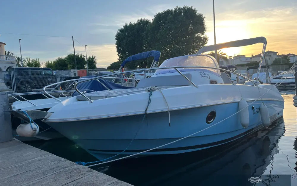 slider 1 Beneteau Flyer 750 Sun Deck Miami