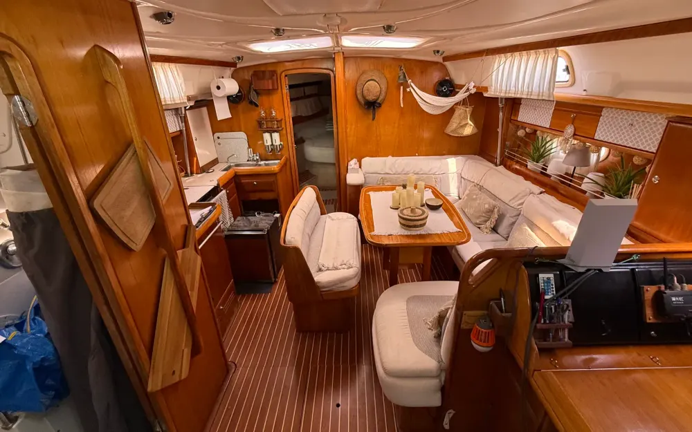 slider 2 Bavaria 42 cruiser