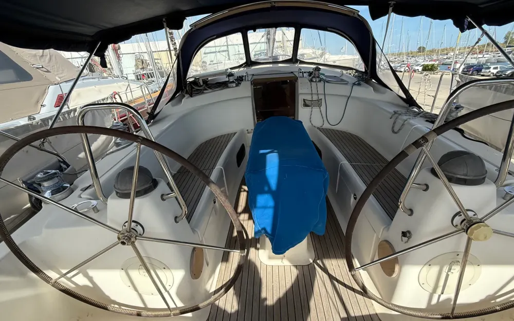 slider 1 Bavaria 42 cruiser
