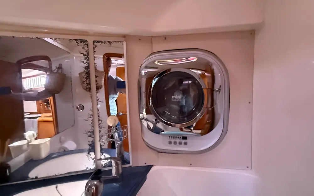 slider 8 Bavaria 42 cruiser