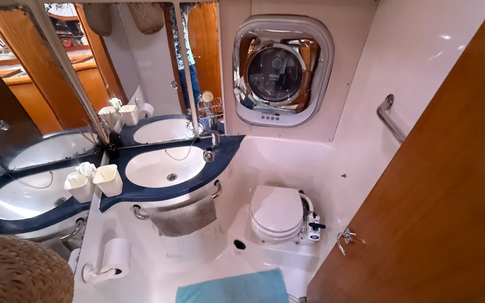 slider 9 Bavaria 42 cruiser