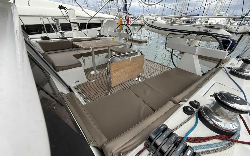 slider 9 Beneteau Sense 50