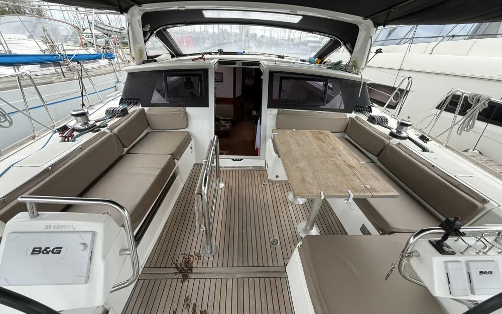 slider 11 Beneteau Sense 50
