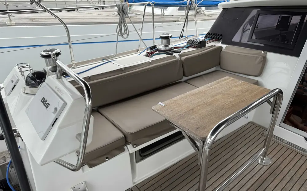 slider 14 Beneteau Sense 50
