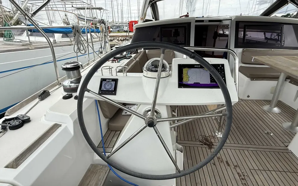 slider 16 Beneteau Sense 50