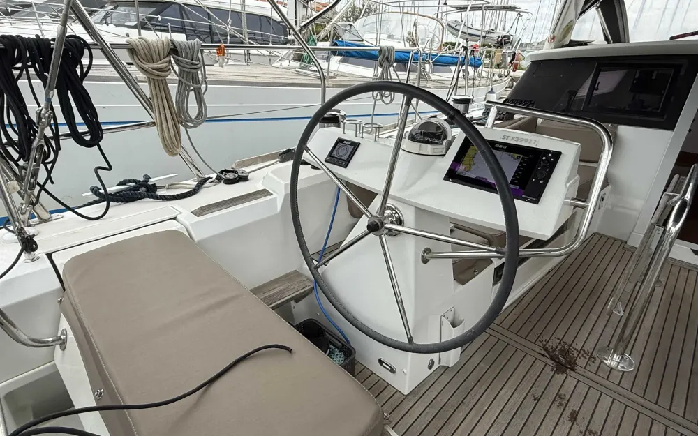 slider 17 Beneteau Sense 50