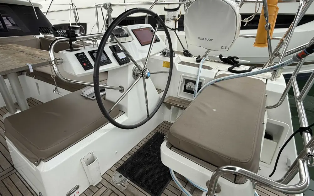 slider 18 Beneteau Sense 50