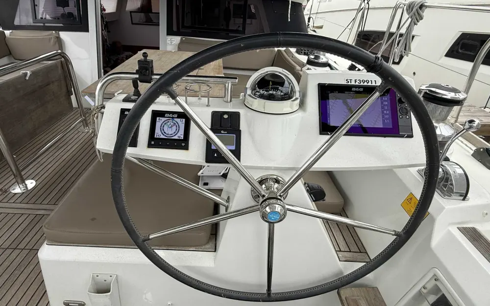 slider 19 Beneteau Sense 50