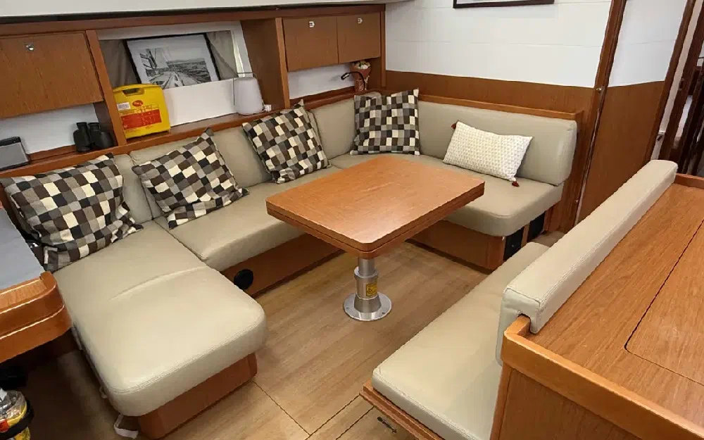 slider 23 Beneteau Sense 50
