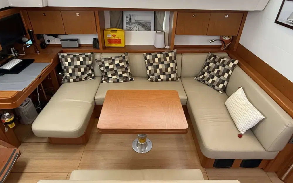 slider 24 Beneteau Sense 50