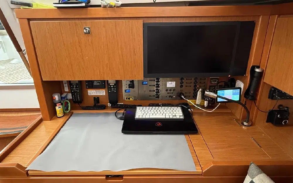 slider 26 Beneteau Sense 50