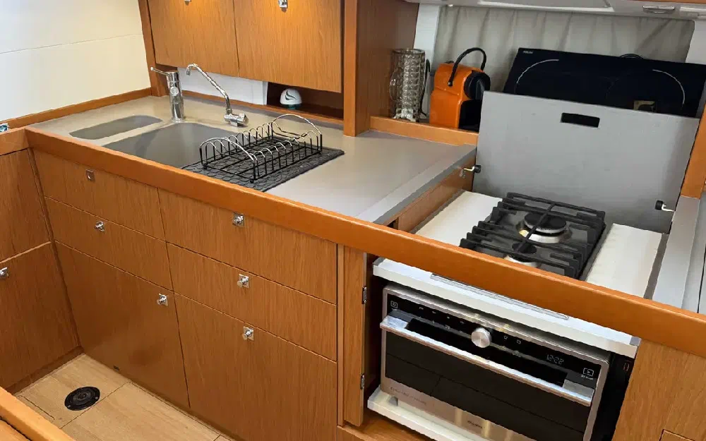 slider 28 Beneteau Sense 50