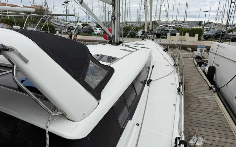 slider 4 Beneteau Sense 50