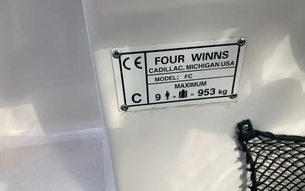 slider 40 Four Winns Vista 255