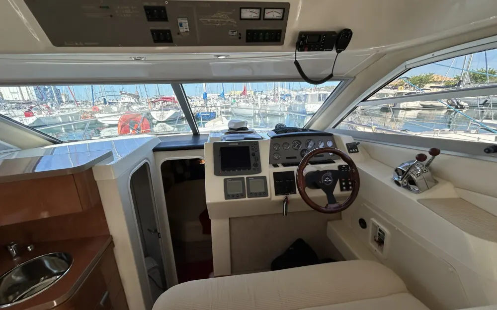 slider 5 Sealine  F 34