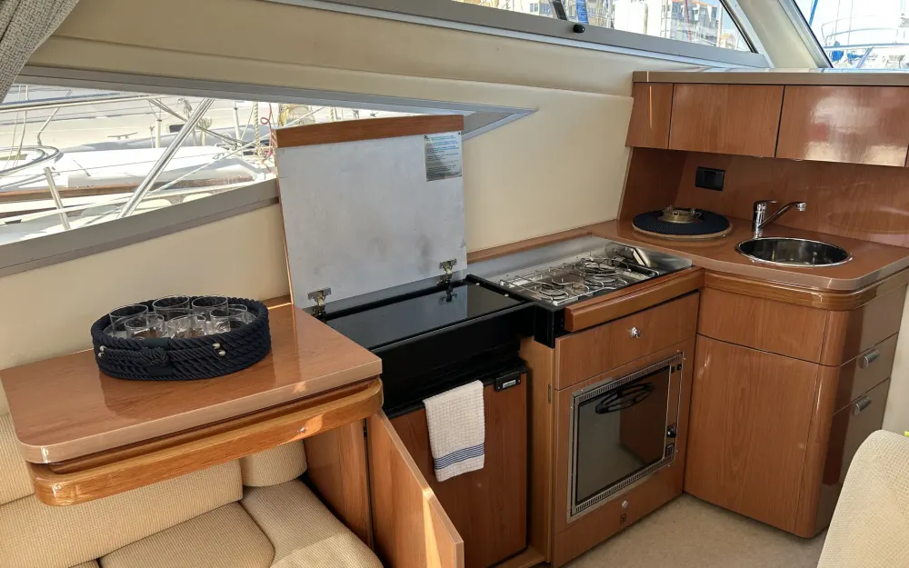 slider 7 Sealine  F 34