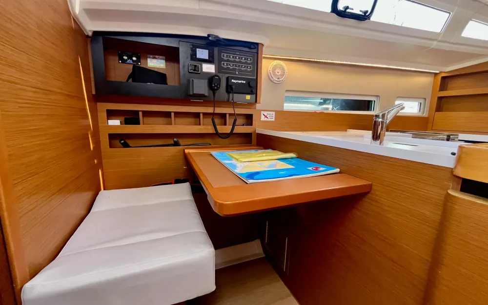 slider 16 Jeanneau Sun Odyssey 410