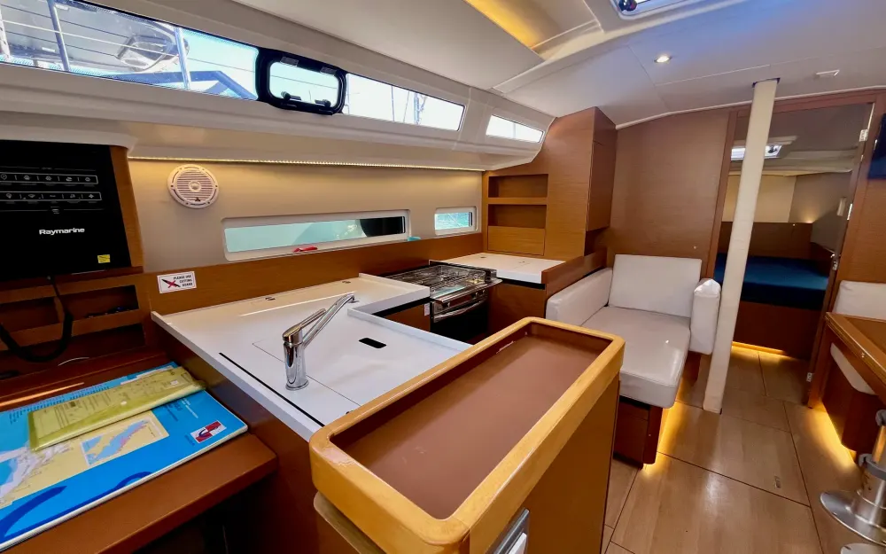 slider 17 Jeanneau Sun Odyssey 410