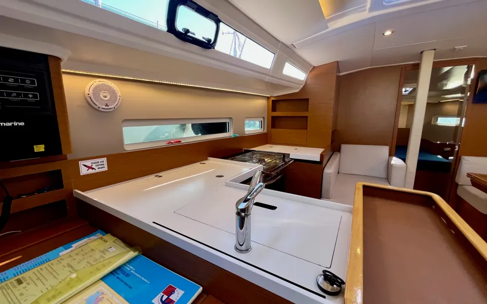 slider 18 Jeanneau Sun Odyssey 410