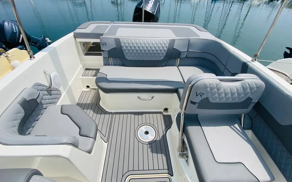 slider 4 Bayliner VR6 OB