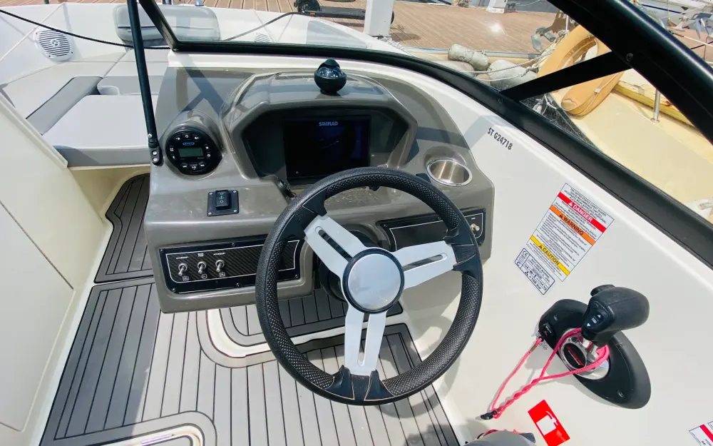 slider 6 Bayliner VR6 OB