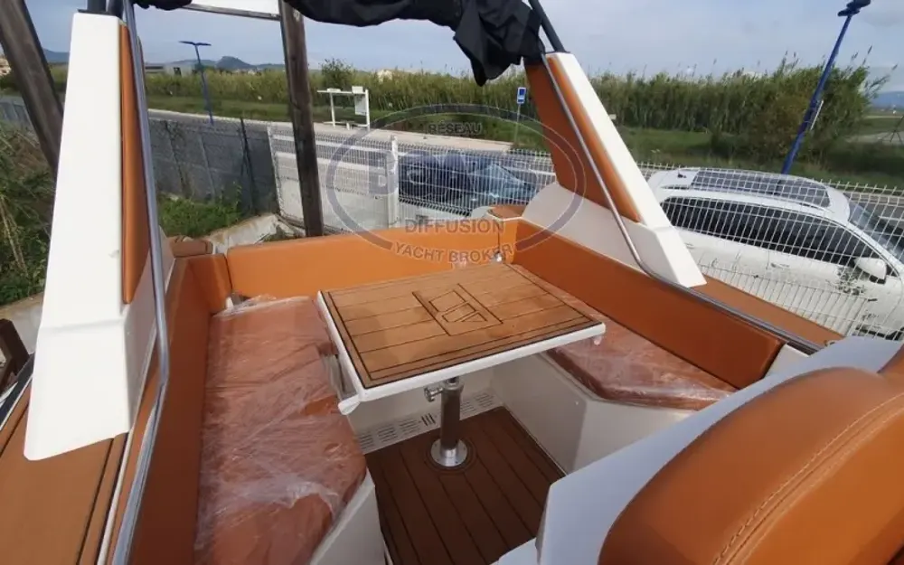 slider 1 Tiger Marine Top Line 850