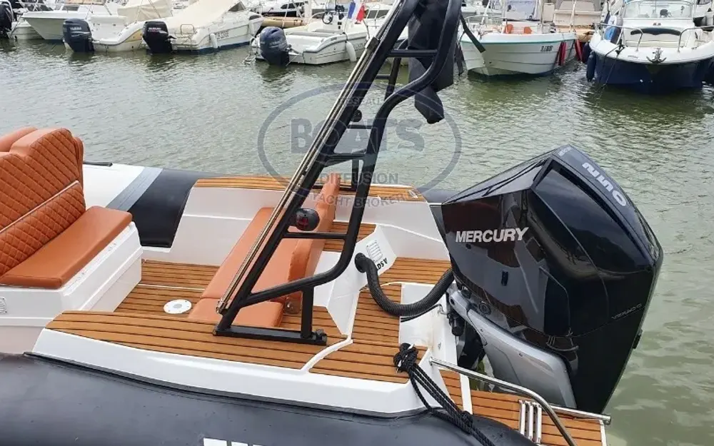 slider 1 Tiger Marine Pro Line 740