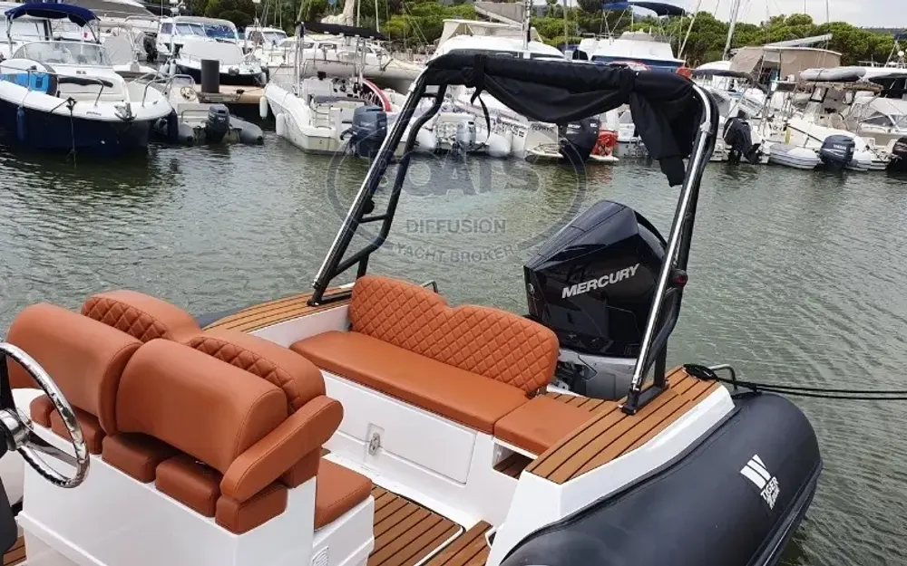 slider 3 Tiger Marine Pro Line 740
