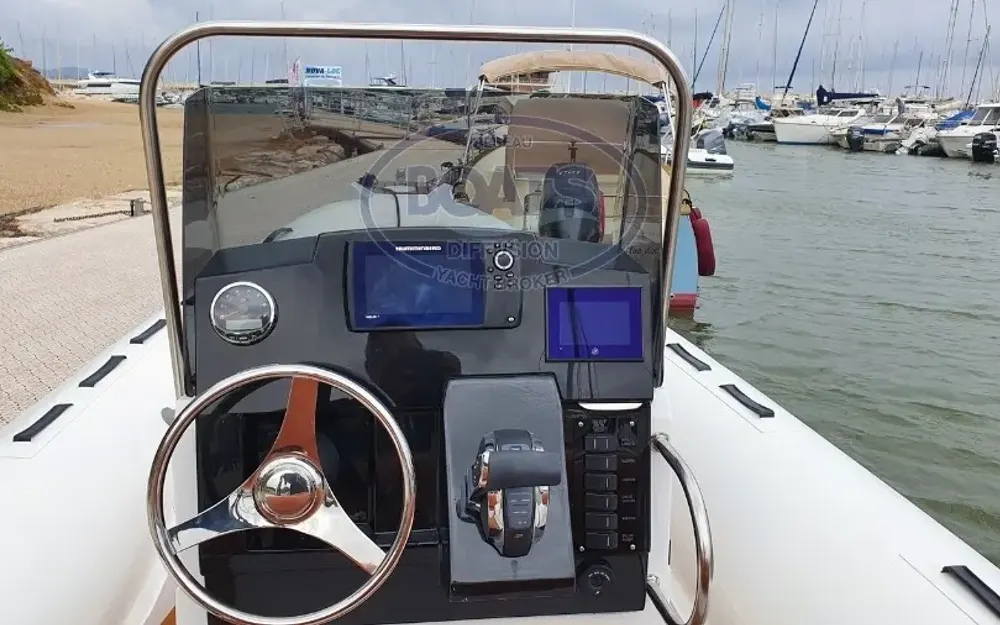 slider 5 Tiger Marine Pro Line 740