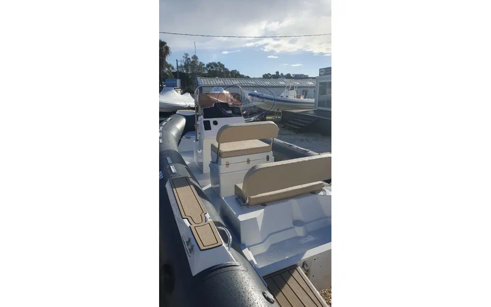 slider 1 Tiger Marine 600 open