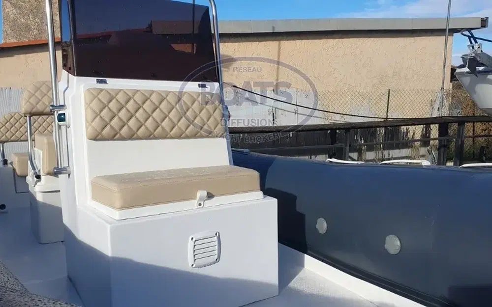 slider 2 Tiger Marine 600 open