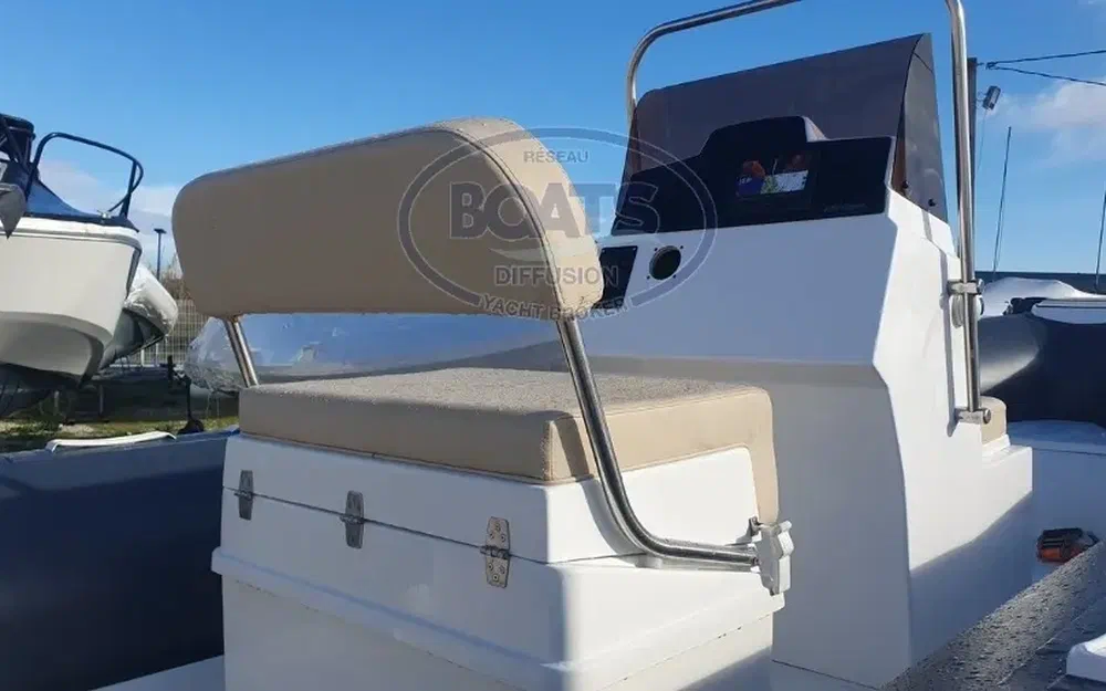 slider 4 Tiger Marine 600 open