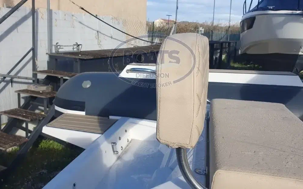 slider 5 Tiger Marine 600 open