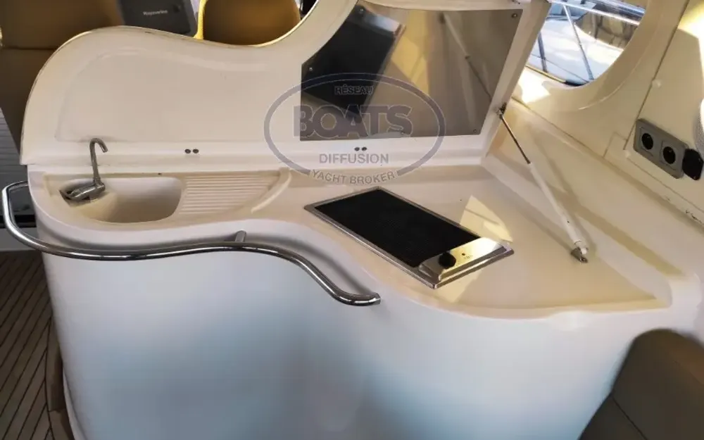slider 13 Elan Motoryachts Elan Power 42