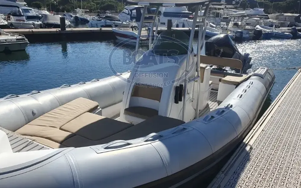 slider 1 Tiger Marine Tiger 850 Open