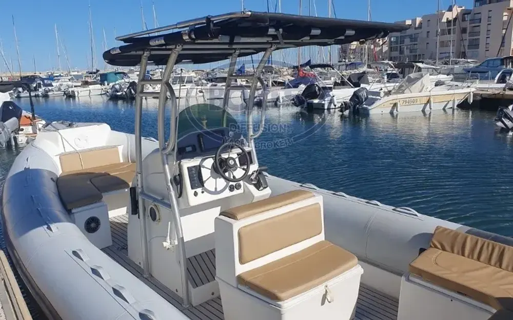 slider 3 Tiger Marine Tiger 850 Open