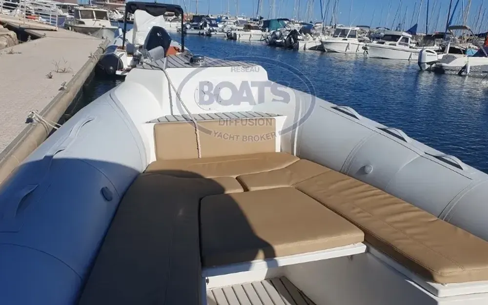 slider 4 Tiger Marine Tiger 850 Open