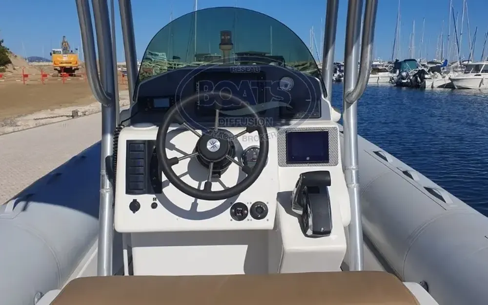 slider 6 Tiger Marine Tiger 850 Open