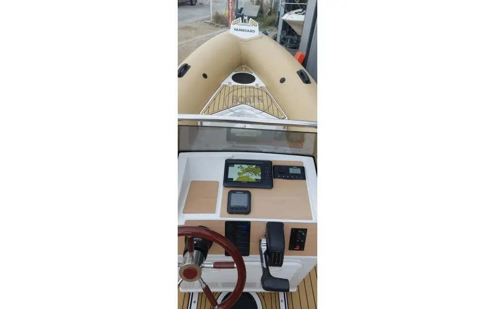 slider 4 Vanguard Marine DR-600