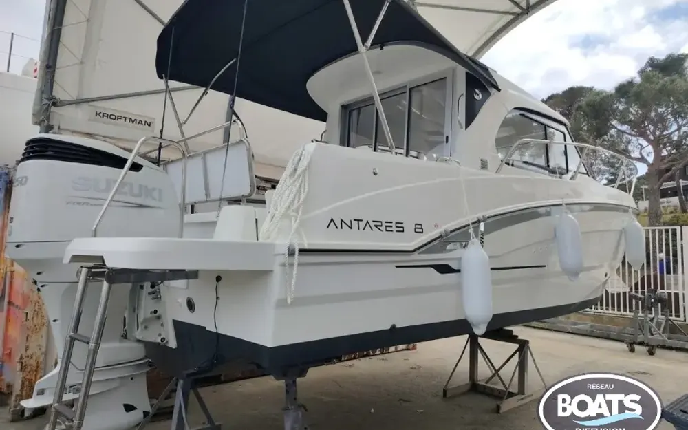 slider 0 Beneteau Antares 8 OB