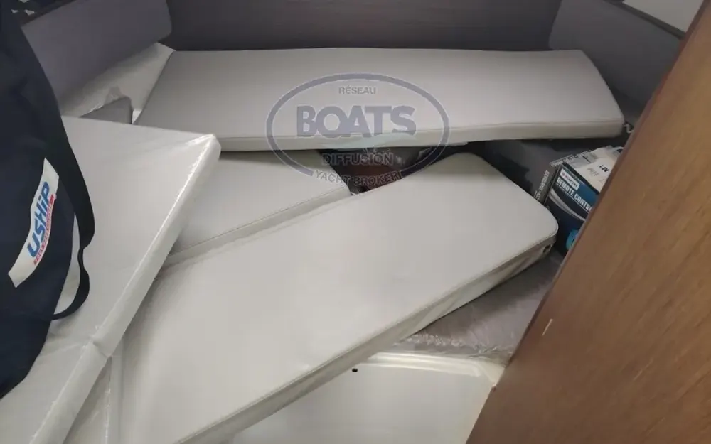 slider 9 Beneteau Antares 8 OB