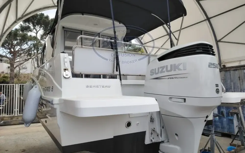 slider 1 Beneteau Antares 8 OB