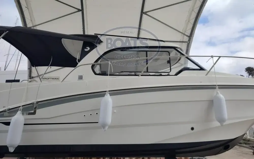 slider 2 Beneteau Antares 8 OB