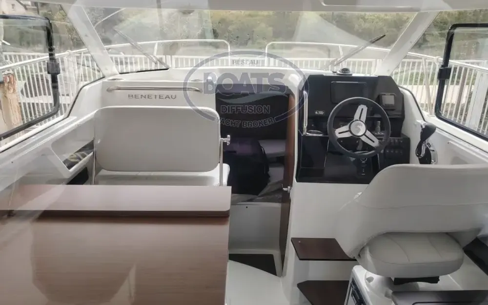 slider 4 Beneteau Antares 8 OB
