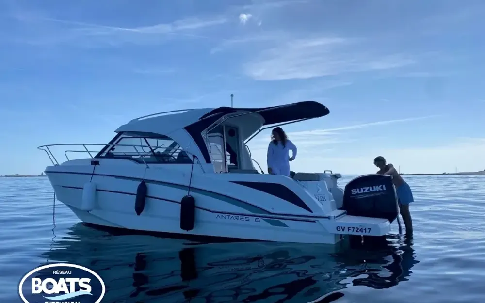 slider 0 Beneteau Antares 8 OB