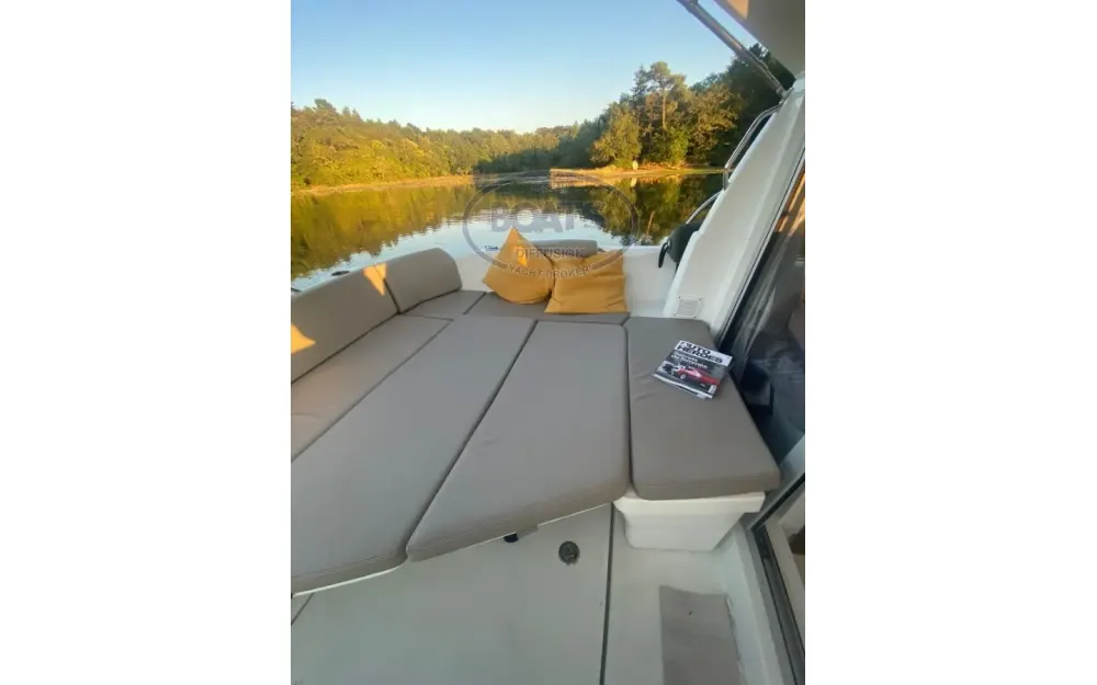 slider 1 Beneteau Antares 8 OB