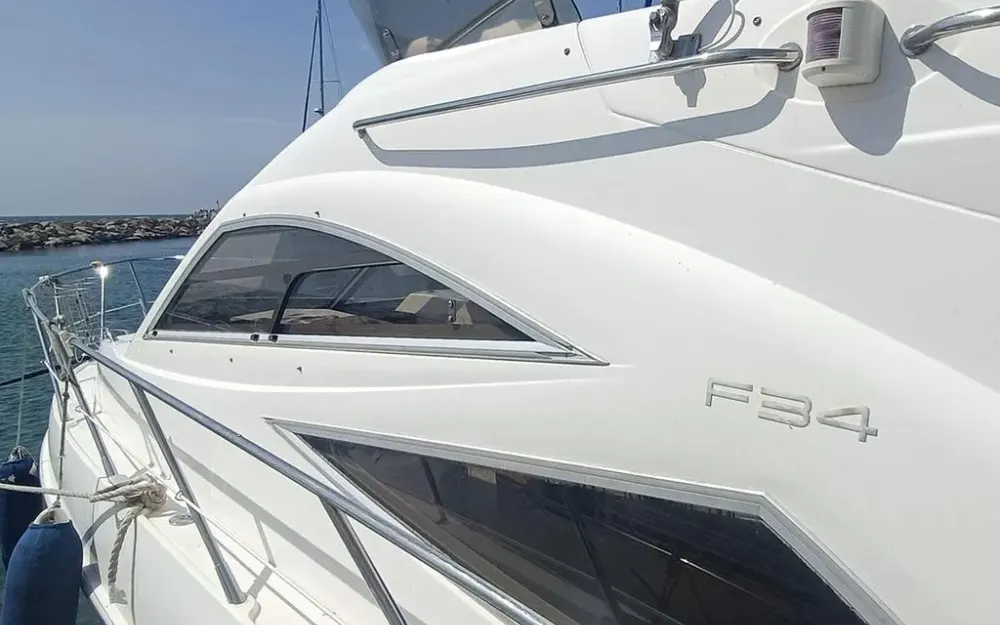 slider 8 Sealine  F 34