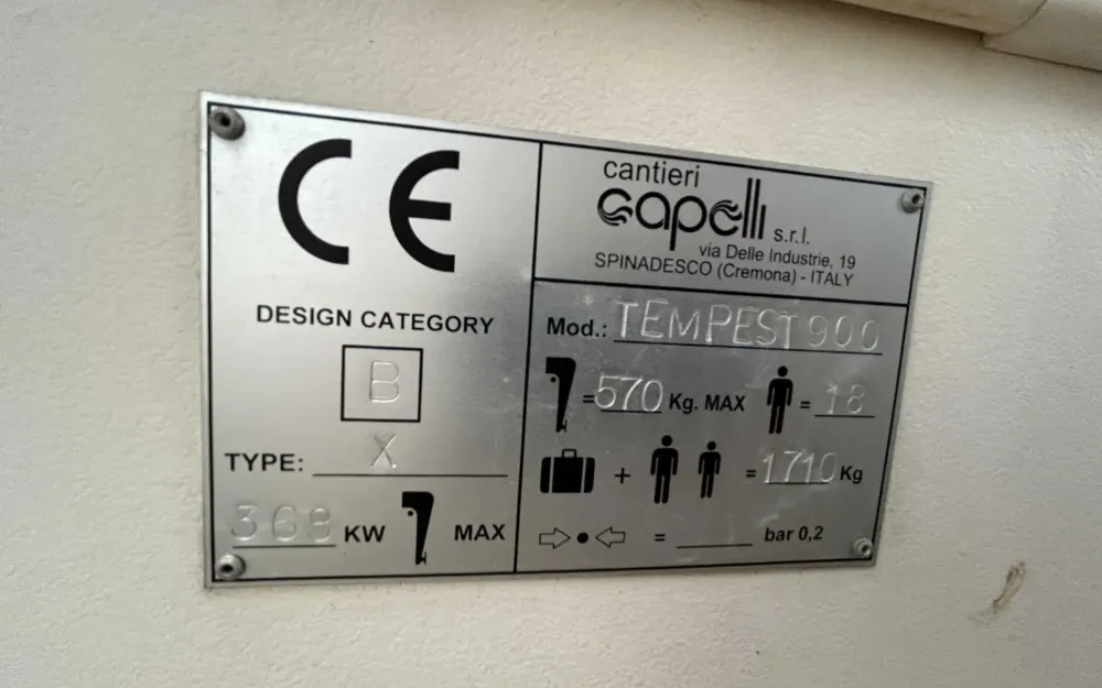 slider 14 Capelli Tempest 900 WA
