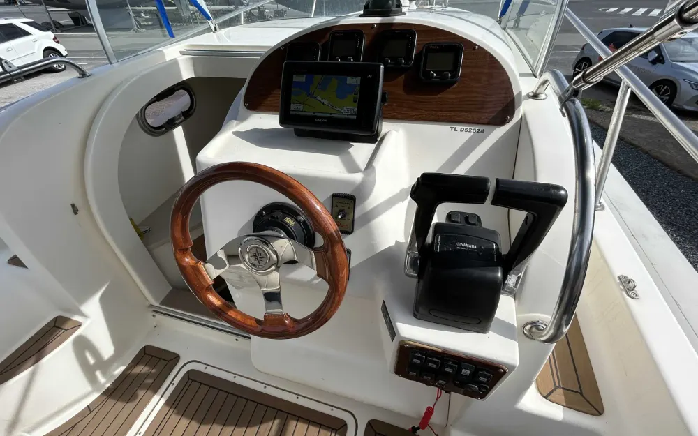 slider 1 Capelli Tempest 900 WA